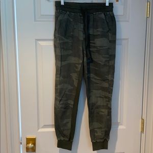 Splendid jogger pants